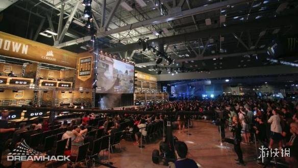 具沉浸感的 具沉浸感的