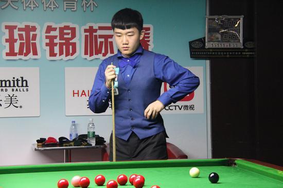 右侧保持谨 右侧保持谨